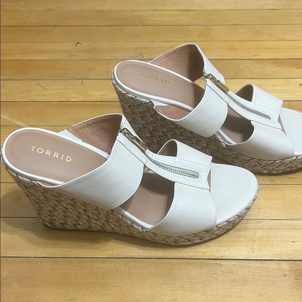 Torrid White Zipper Sandals - Picture 2 of 5